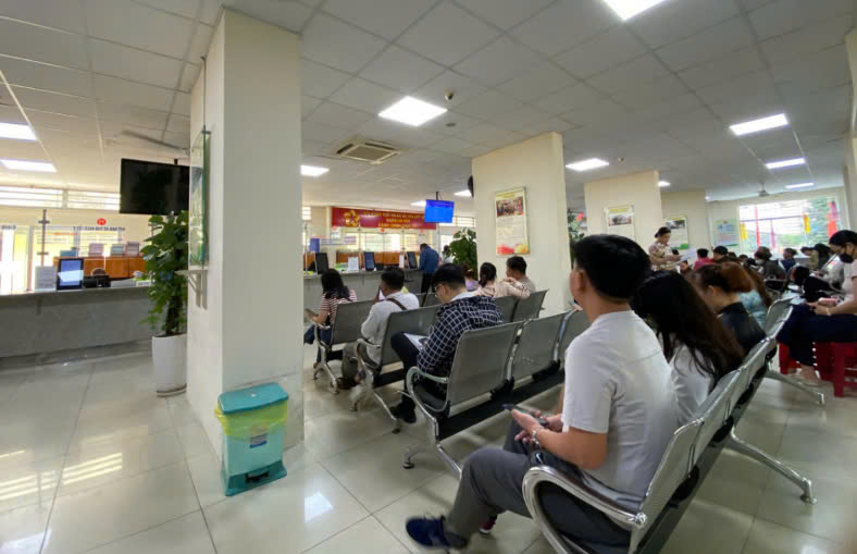 Công dân đến làm thủ tục tại Bộ phận một cửa Quận Gò Vấp